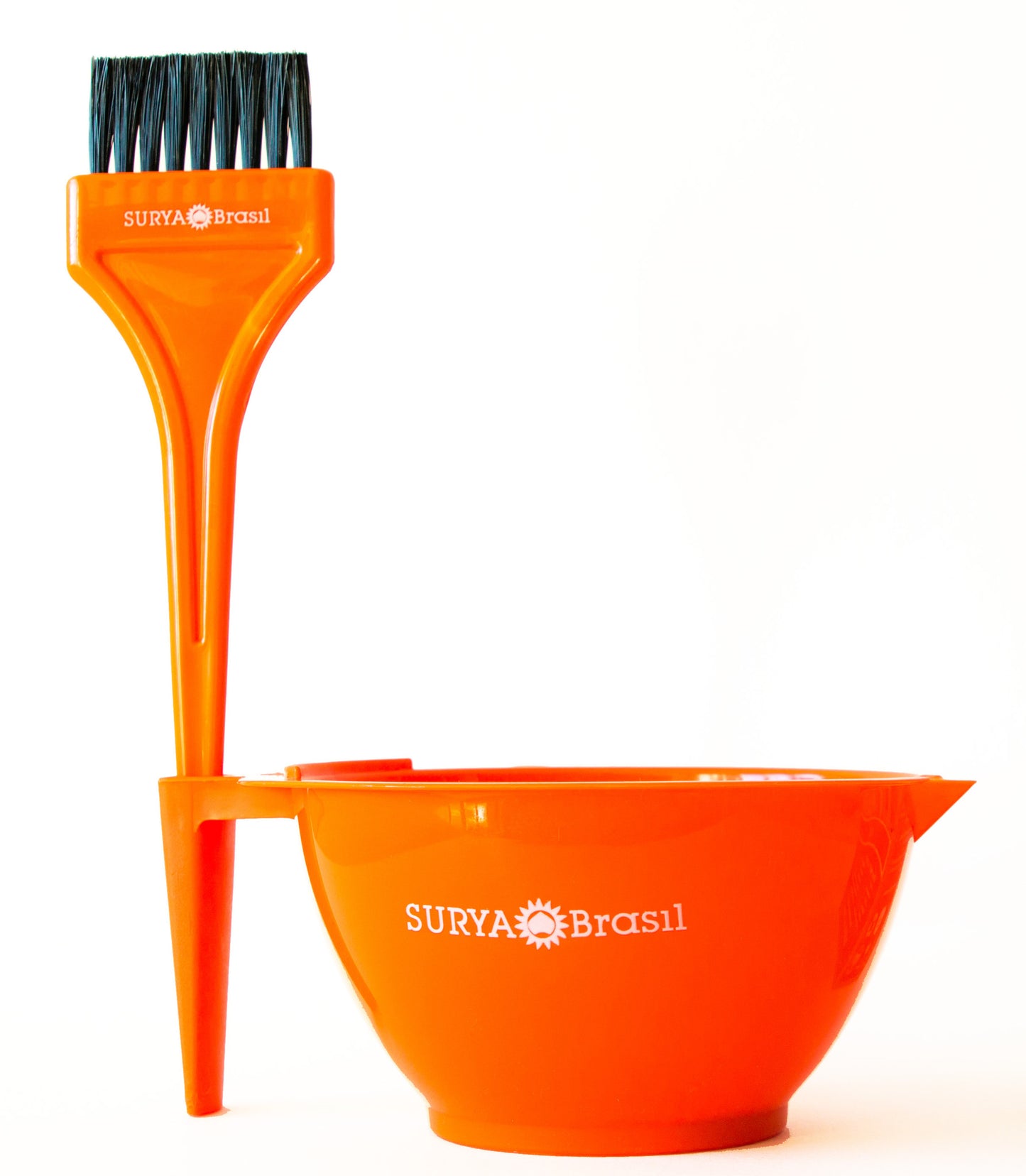 A graduated orange bowl with a brush, ideal for mixing henna powders or creams. Perfect for a mess-free application.